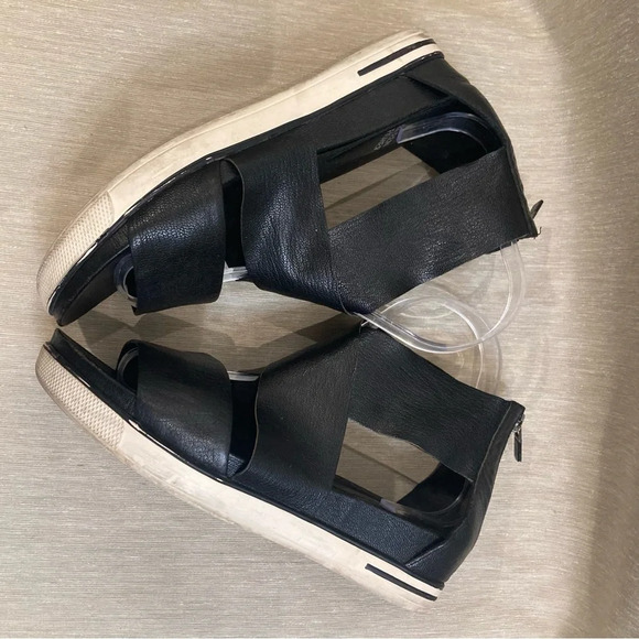 EILEEN  FISHER Sz 8 Tumbled Leather Crisscross Sports Zipper Closure Sandals - Picture 6 of 11